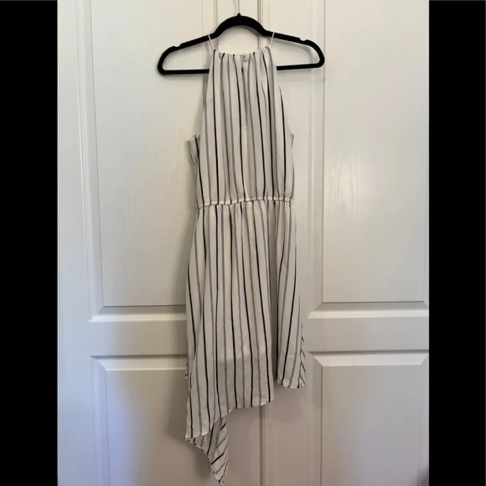 AQUA BLOOMINGDALE’S L White Gray Striped Sleeveless Party Dress